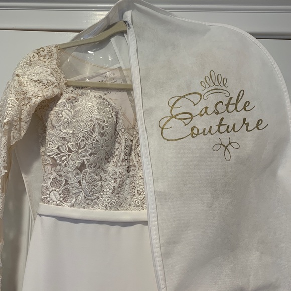 Wedding dress like new only worn once ! - Picture 5 of 8